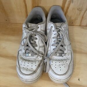 White Nike Air Force 1 Sneakers Dirty